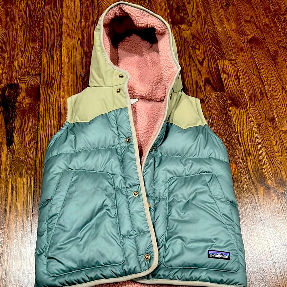 Kids vest that is reversible